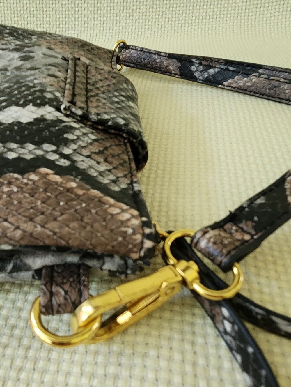 Nicole by Nicole Miller Faux Snakeskin Python Mini Crossbody Wallet Purse Bag - Picture 16 of 16